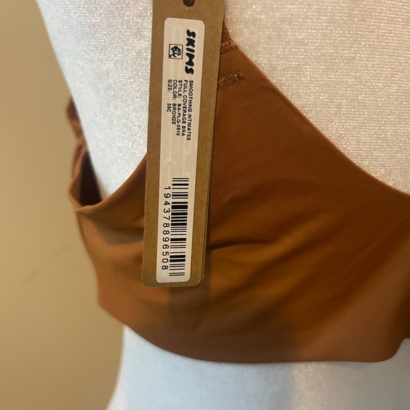 SKIMS smoothing intimates full coverage bra - Picture 3 of 4